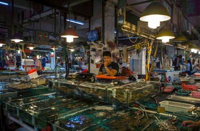 大快人心！嚴控海鮮市場隨意漲價，違規者或將面臨千元罰款